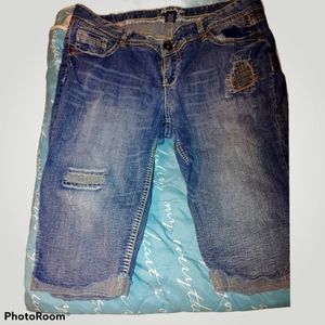 Amethyst Capri jean shorts